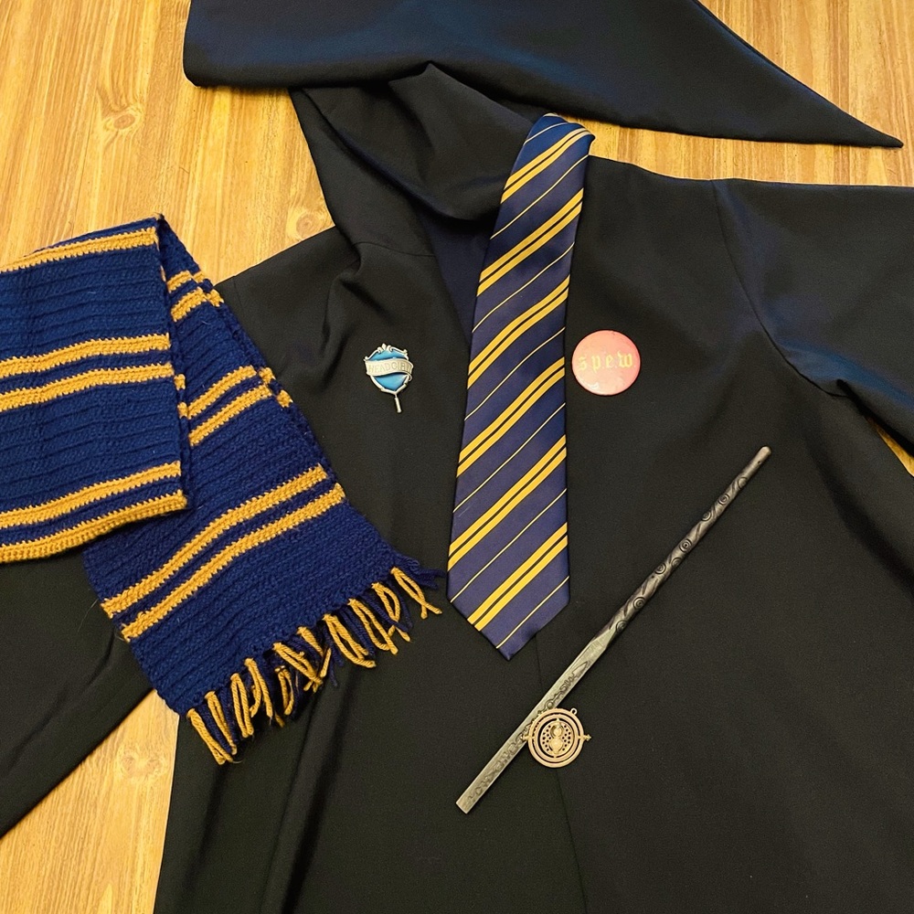 Harry Potter Ravenclaw Robes with Accessories. Book accurate colors.